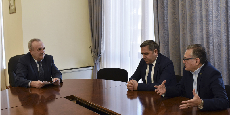 Министр ОНКС РА Ваграм Думанян принял представителей Федерации футбола Армении